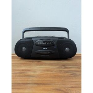 VTG RCA RP-77108 AM/FM Stereo Radio Cassette Boombox- no Cord Tested w/ battery
